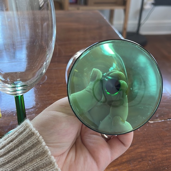 Green stem wine glasses - Picture 3 of 4